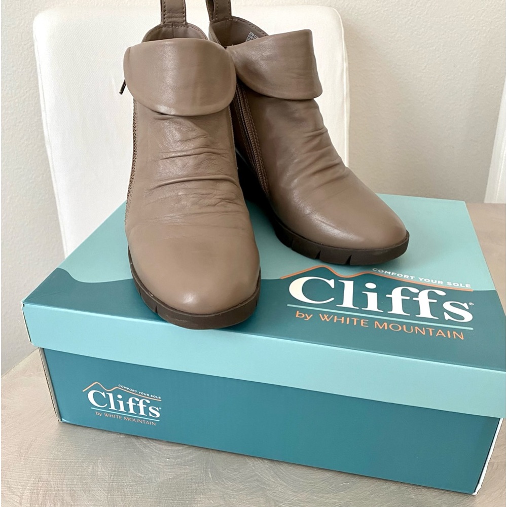 Cliffs Like-New In Box Wedge Boot - image 1